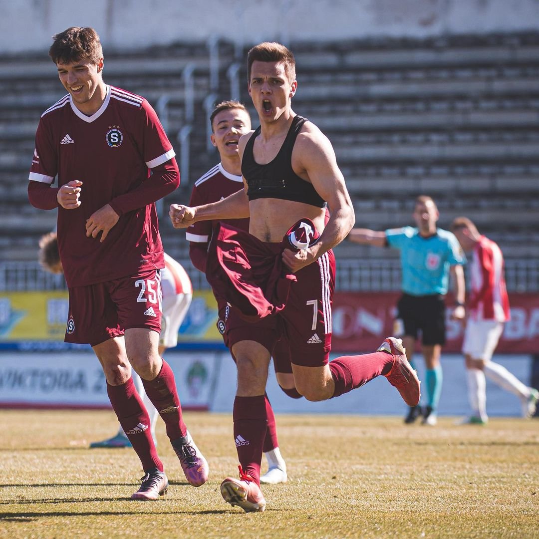 ?️ REPORTÁŽ | Sparta B veze všechny 3 body ze Žižkova. V prvním poločase se trefil Turyna a v nastavení vystřelil výhru Spartě Pudhorocký.
✍️ Na webu najdete reportáž z utkání vč. fotogalerie.
#acspartaB